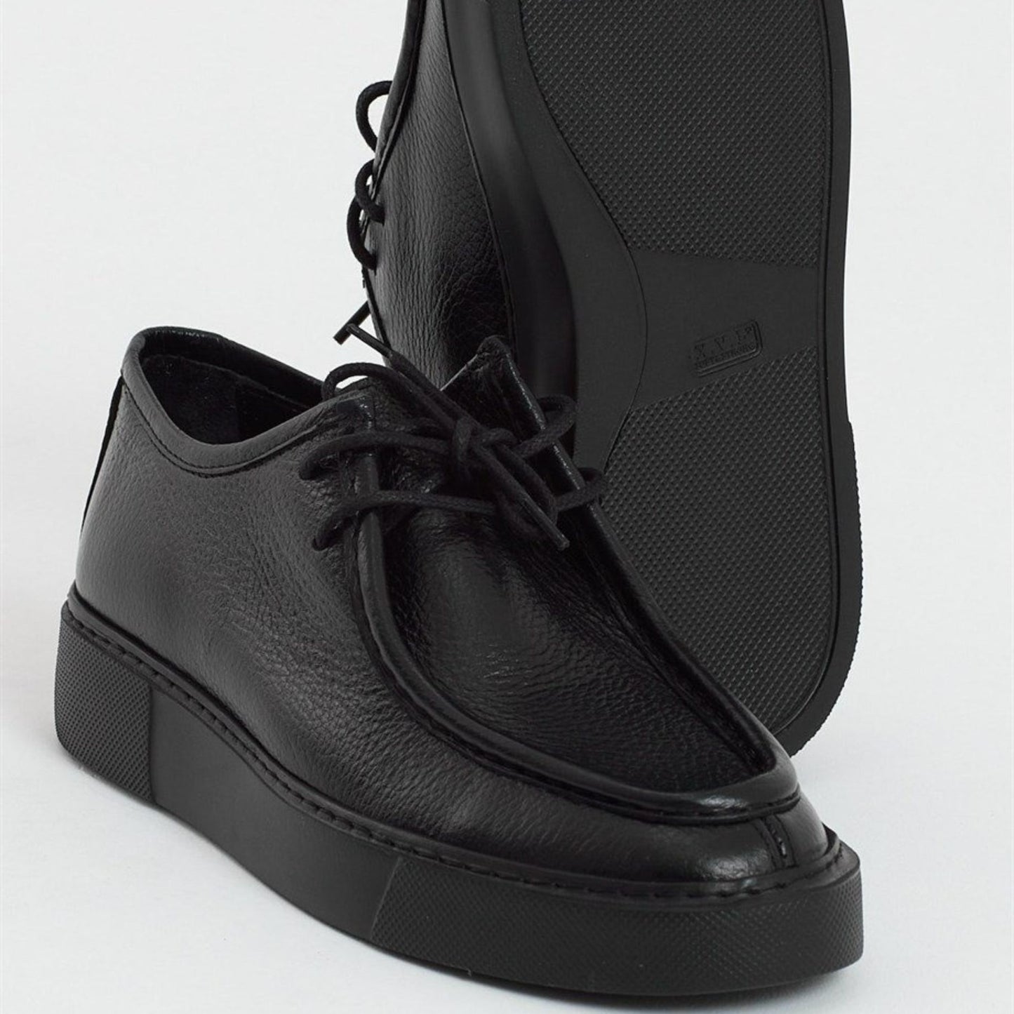 Madasat Freizeitschuhe aus schwarzem Leder - 711 |